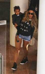 EXCLUSIVE: Beyoncé arrives at Rod Laver Arena in Melbourne with daughter Blue Ivy